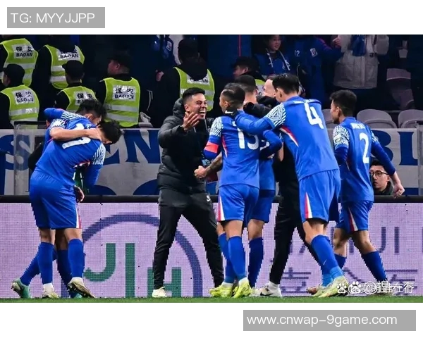 广州恒大与上海申花激战正酣谁能在中超赛场上笑到最后